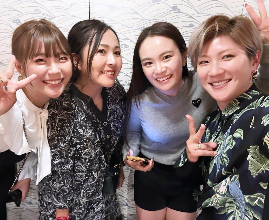 成田美寿々のインスタグラム：「幸せな時間😆✌️ 大切な人と時を過ごし 美味しいものを食べる！ これが幸せだ🤤❤️ #richardmille  #青木瀬令奈 #成田美寿々 #河本結 #吉田優利  @serenaaoki_official  @misuzunarita  @kawamotoyui_official  @yuri_yoshida__   #ゴルフ #ゴルフ女子 #ゴルフスイング #ゴルフ初心者  #ゴルフスイング動画  #ごるふ女子 #ゴルフコーデ #ゴルフファッション #ゴルフレッスン #レッスン動画」