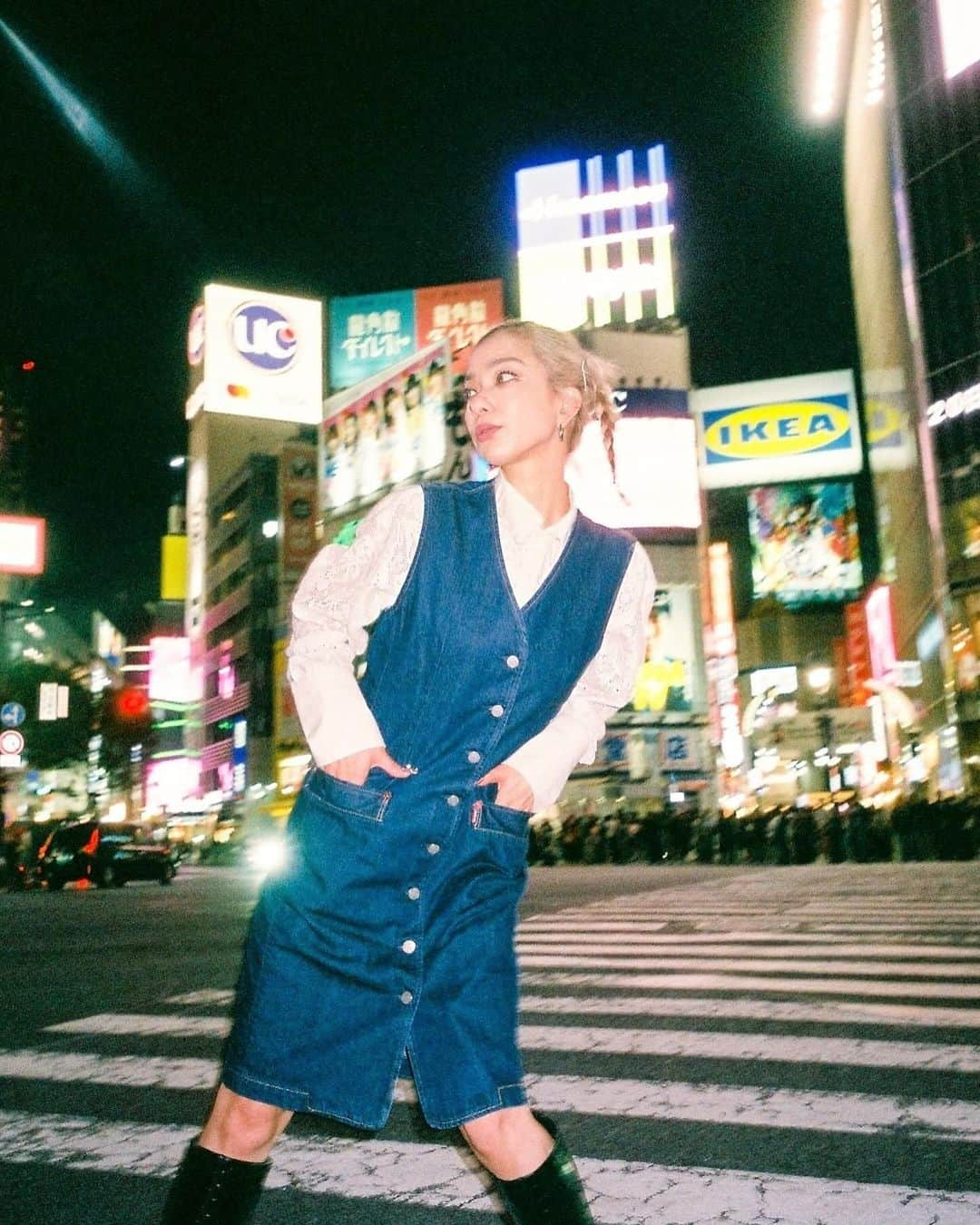 Unaのインスタグラム：「KENZO×Levi's 🐅🗼 @kenzo @levis @nigo 🖤 @una_matcha @supercupmatcha   #kenzoxlevis #kenzoxlevisbynigo #kenzo」