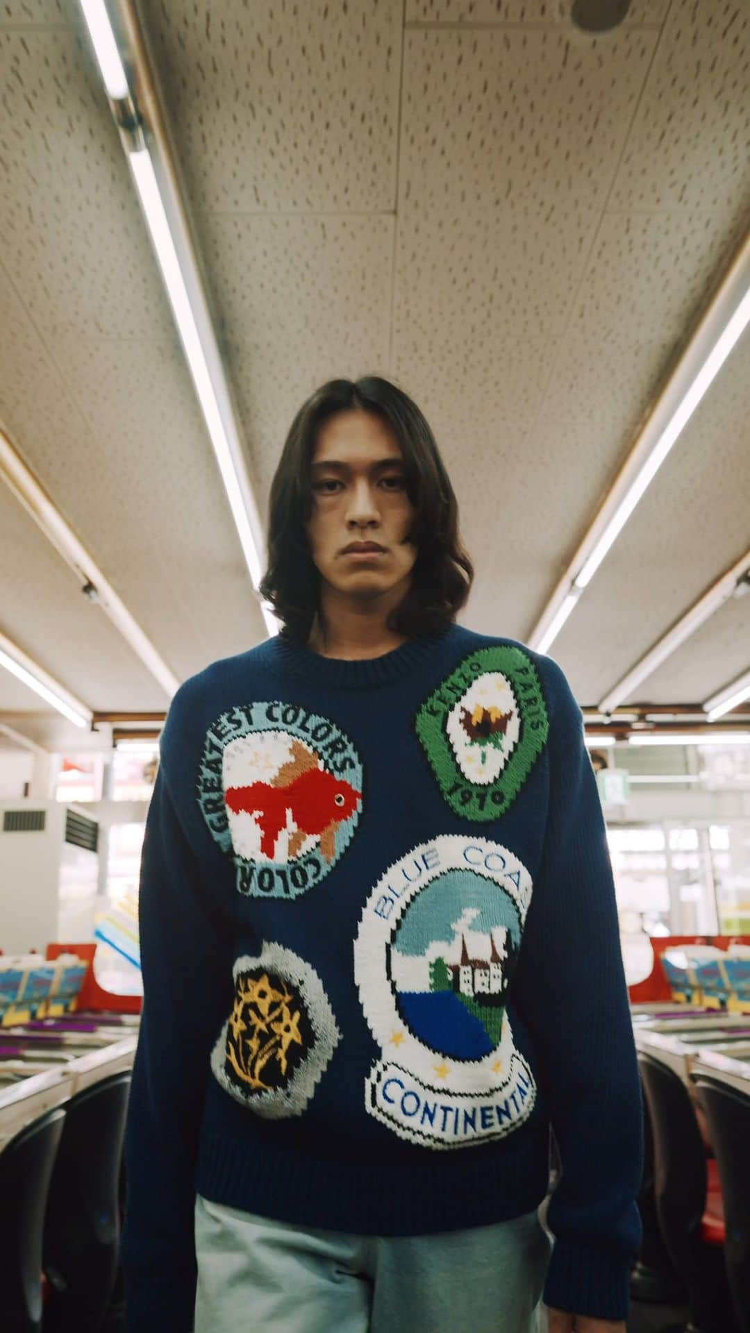 ケンゾーのインスタグラム：「Inspired by #KenzoTakada's journey to France from Japan, KENZO TRAVEL knitwear invites you on a journey to a different place & time.  #KENZONIGO」