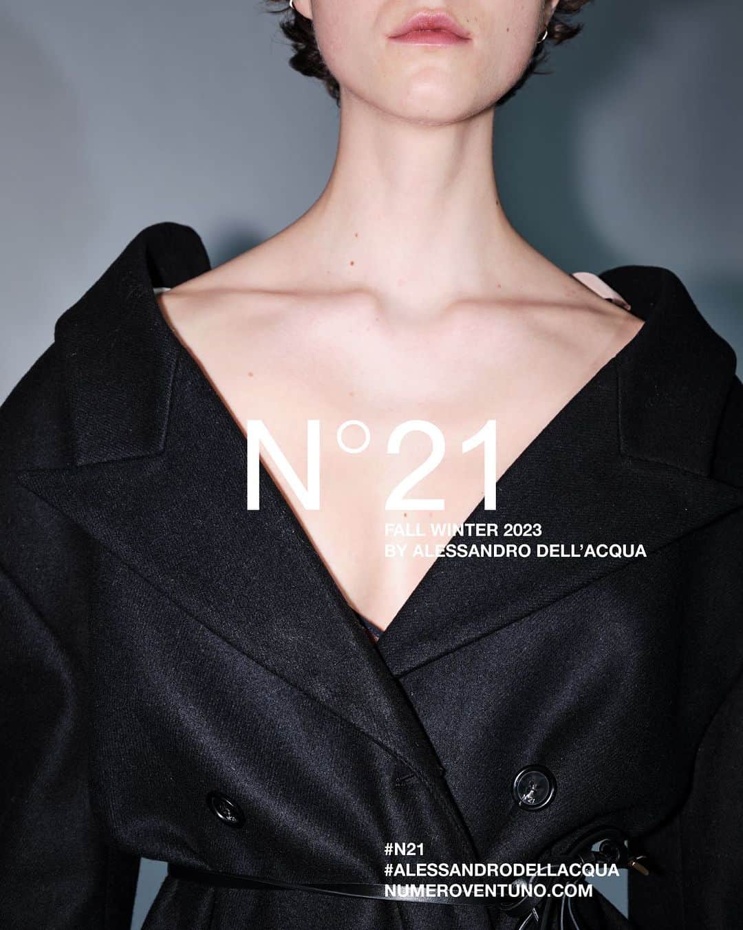 ヌメロ ヴェントゥーノのインスタグラム：「N21 FALL-WINTER 2023 BY ALESSANDRO DELL’ACQUA.  #N21FallWinter23 #N21 by #AlessandroDellAcqua」