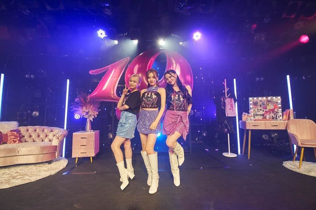 iScreamのインスタグラム：「「iScream LIVE TOUR 2023 ''Level 19''」FINAL TOKYO  東京公演 そして 全4公演 お越し下さった皆さん、 本当にありがとうございました❤️‍🔥✨💐  3人が10代最後のLIVEを皆さんと完走する事ができて。 皆さんと出会う事ができて。 皆さんの笑顔を見る事ができて。  そして、この3人とファンの皆さんでの新しい最高な思い出がまた一つできた事。  10代のうちにこんな大切な宝物に気づく事ができて、私達は本当に幸せものです。  これから先も皆さんと一緒に、 沢山の夢を、大きな夢を叶えていきたいです！ 初めてのLIVE TOURを一緒に叶えてくれて本当にありがとう😊😊😊  皆さんの事がもっと大好きになったツアーでした！  またすぐ会おうね🩵💜🩷 #iScream #アイサケ #L19 #RUI #YUNA #HINATA」