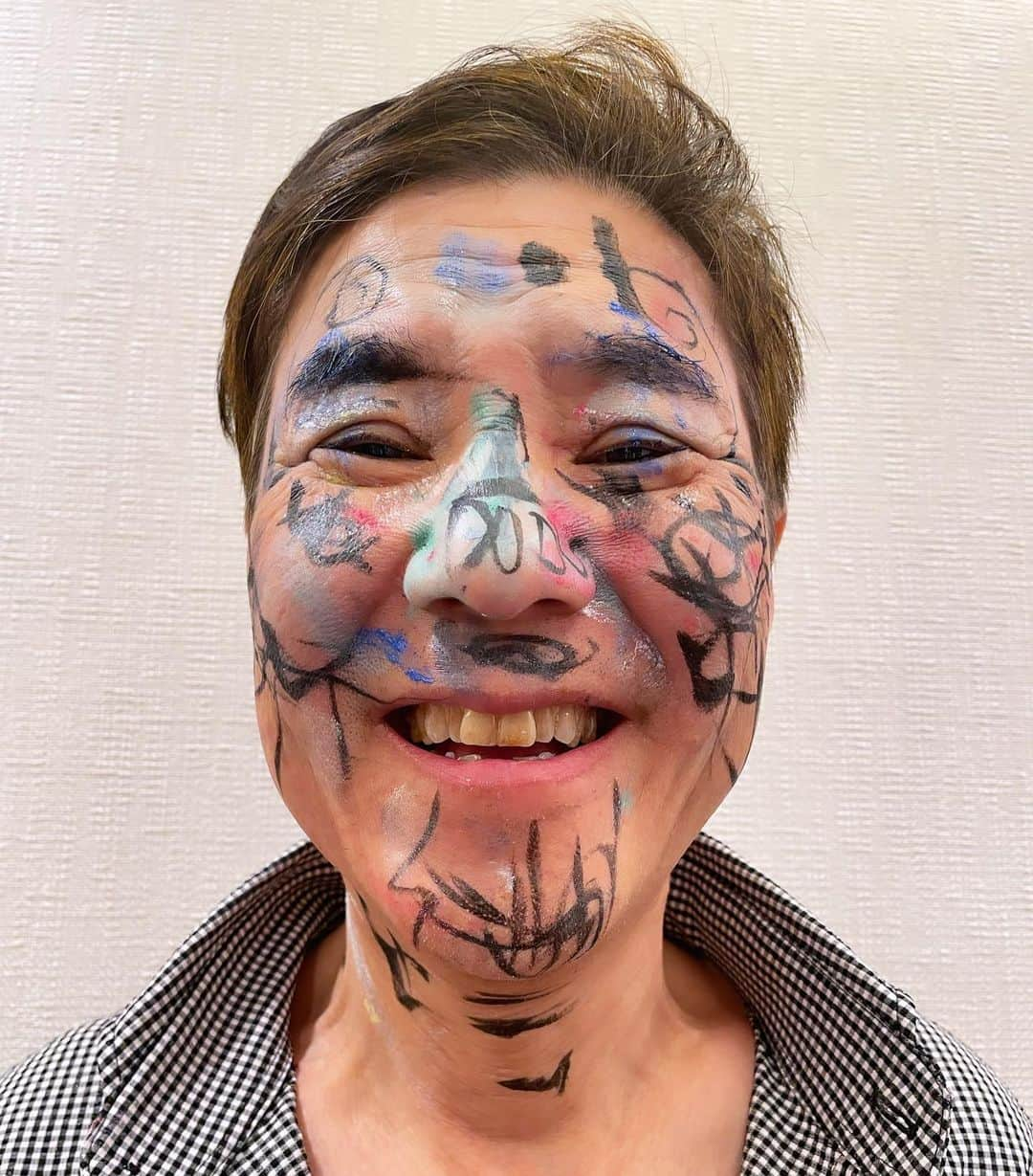 関根麻里さんのインスタグラム写真 - (関根麻里Instagram)「Make up by granddaughter (4 years old) メイク: 次女（4歳） Theme: Evil Cat テーマ:悪いネコ！ 😹  #ドゥドゥ #孫と仲良し @udchan.mg」10月30日 22時54分 - marisekine