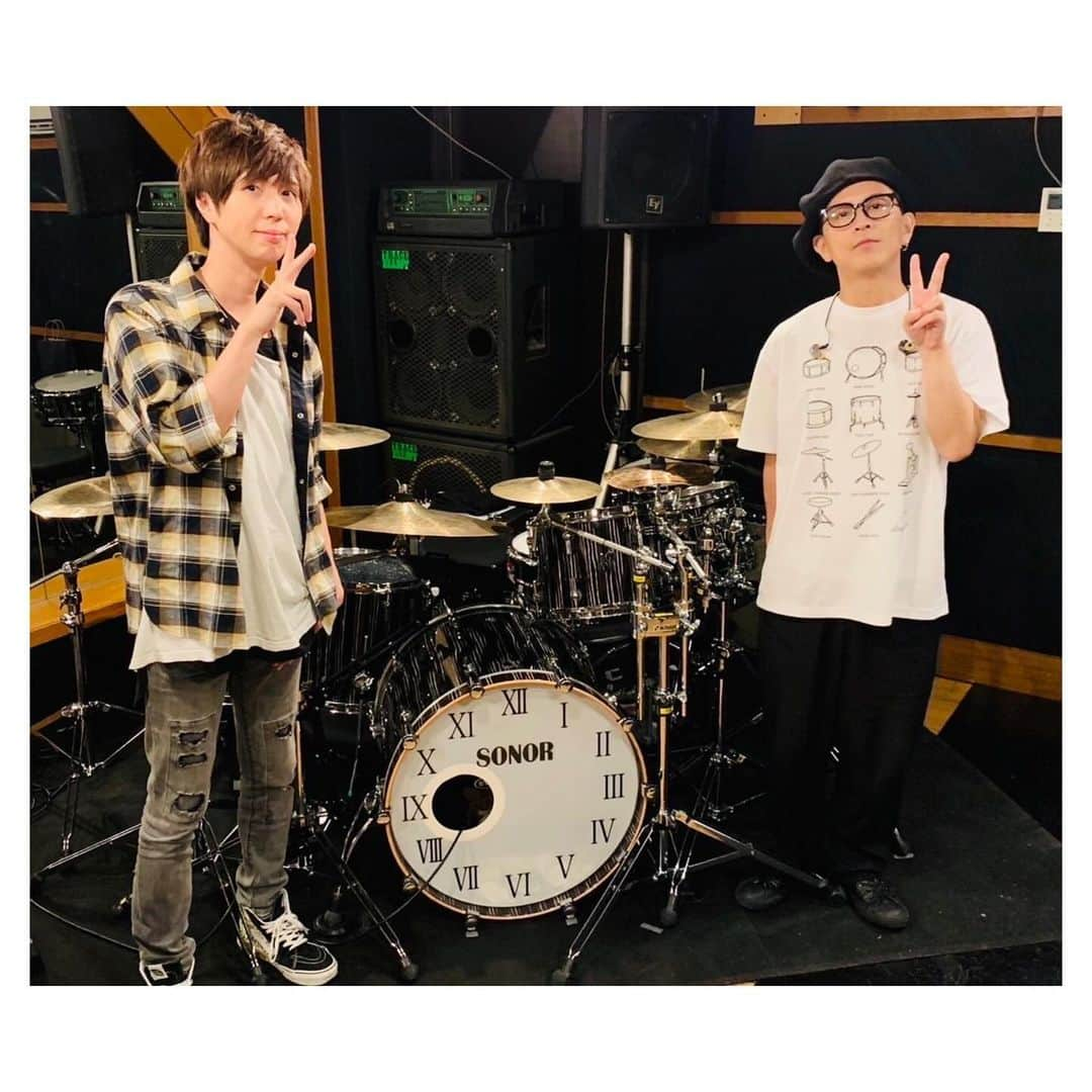 佐藤ケンケンのインスタグラム：「【DRUM☆GODSセミナーvol.13,5 〜リベンジ！！〜】  ありがとうございました。 楽しくリベンジできました。  また篤人くんと一緒にやれたら嬉しいです。 ・ ・ ・ ・ ・ ・ #sonordrums #vaterdrumsticks #小出シンバル #EvansDrumHeads #JerryHarveyAudio #ZoomCreator #YAMAHA #篤人 #ドラムセミナー #ドラム #drums #佐藤ケンケン」