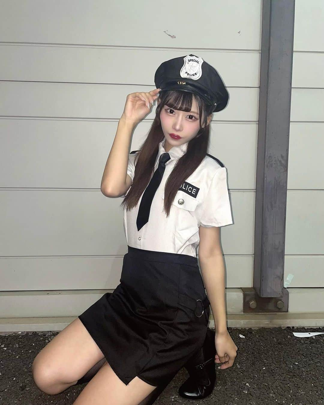 菖蒲まりんさんのインスタグラム写真 - (菖蒲まりんInstagram)「逮捕しちゃうぞ♡  #警察官 #ポリス #POLICE #🚓 #👮‍♀️ #コスプレ #ハロウィン #Halloween」10月30日 22時56分 - marin_nonfic