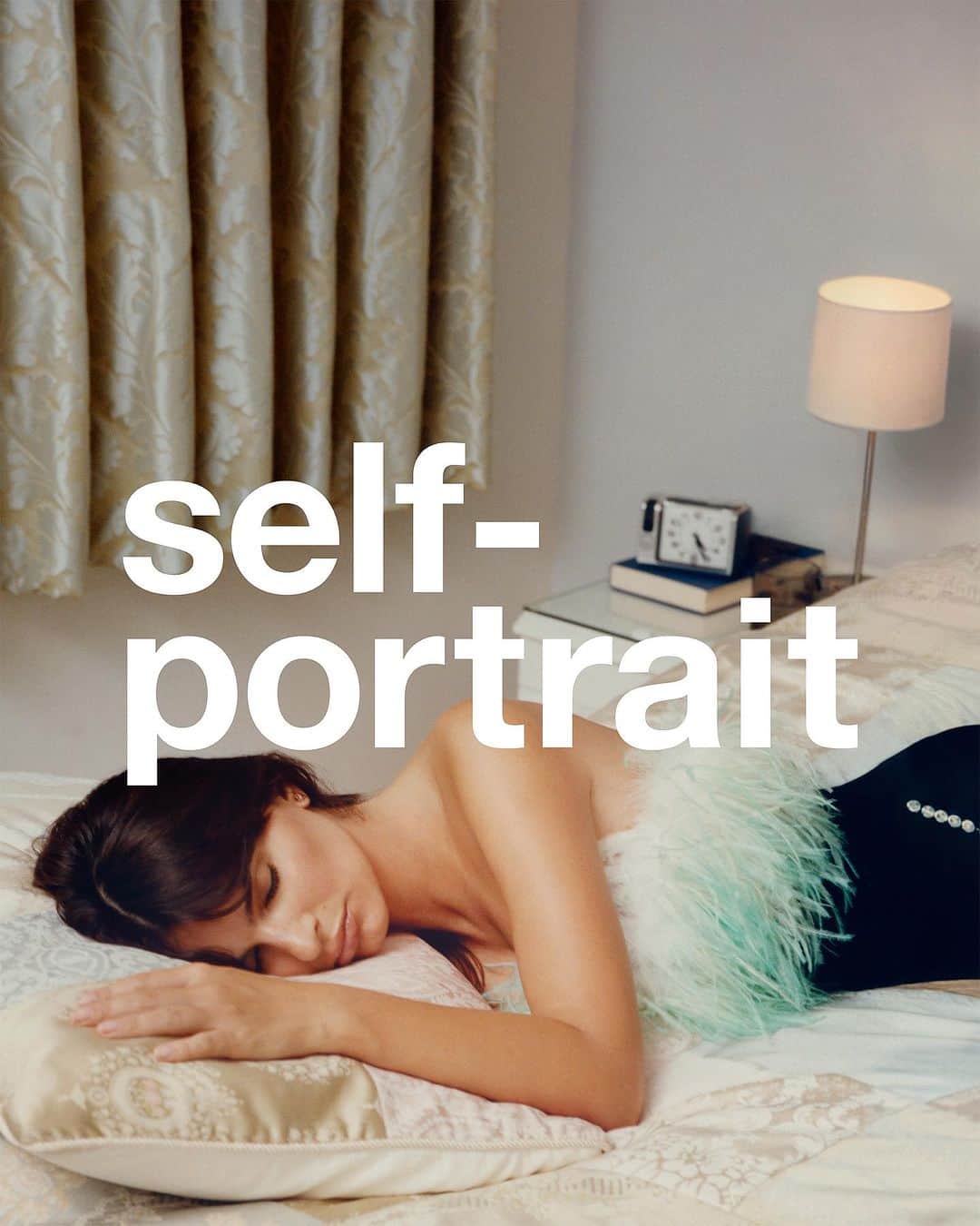 SELF PORTRAITさんのインスタグラム写真 - (SELF PORTRAITInstagram)「AT HOME, WITH SELF-PORTRAIT   Dresses you can wear anywhere」10月30日 22時56分 - mrselfportrait