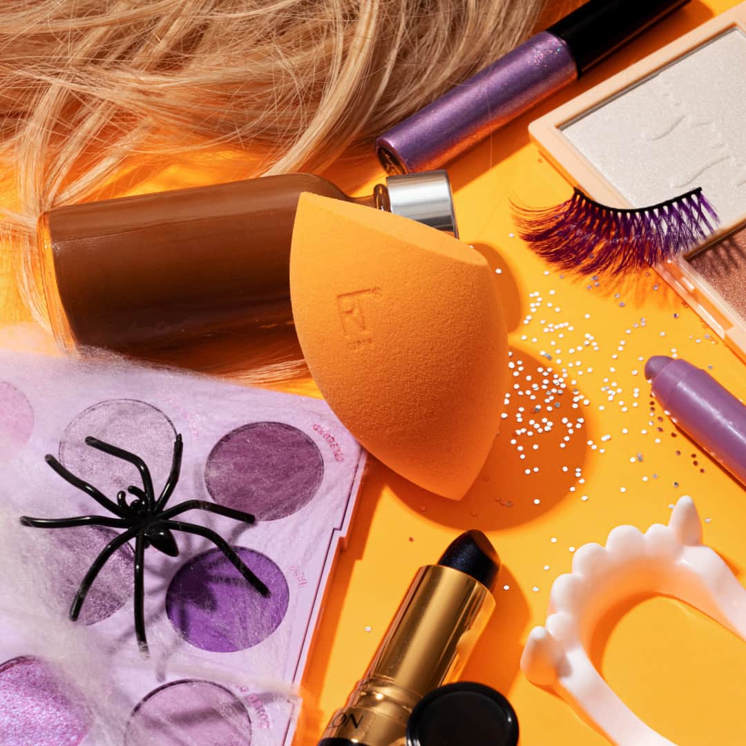 Real Techniquesのインスタグラム：「Thinking of all the beauty lovers cleaning up their post-Halloweekend vanities today 👻  Gives yourself one less mess to clean + grab a fresh costume makeup-free Miracle Complexion Sponge at @cvspharmacy!」
