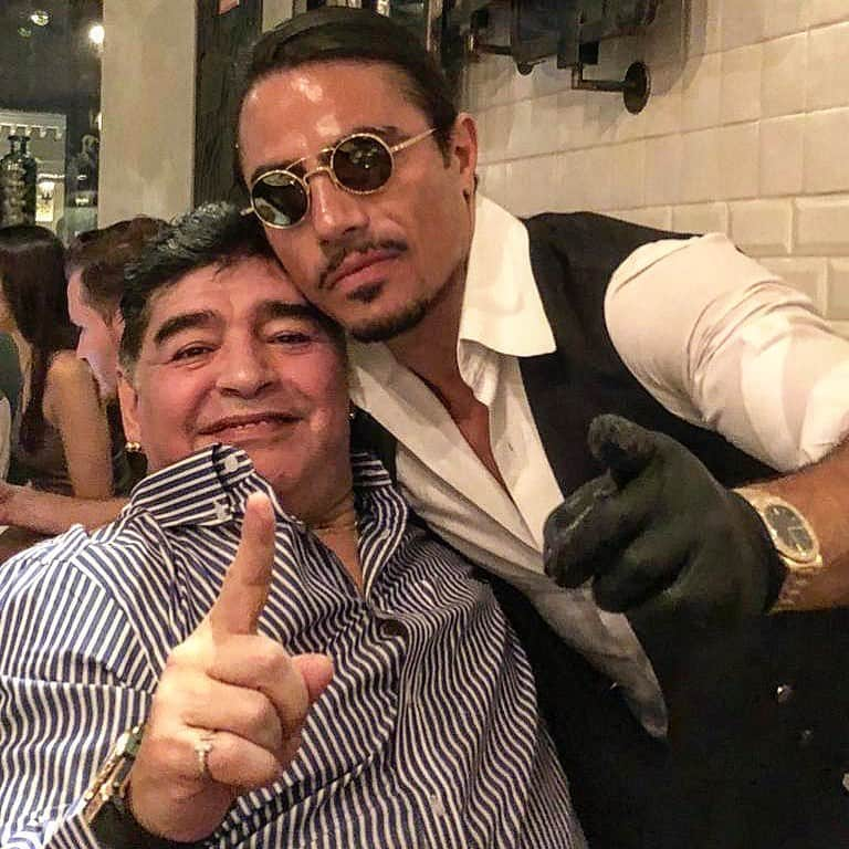 Saltbae（ヌスラット・ガネーシュ）さんのインスタグラム写真 - (Saltbae（ヌスラット・ガネーシュ）Instagram)「Happy birthday Diego Maradona♾️king of football forever #saltbae #salt#saltlife」10月30日 23時00分 - nusr_et