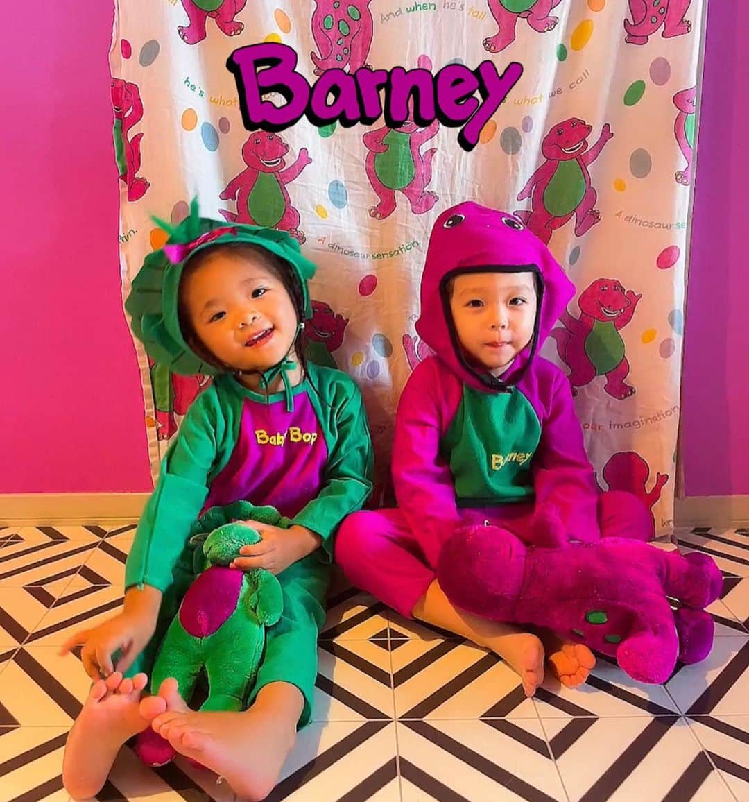 miniさんのインスタグラム写真 - (miniInstagram)「Happy Halloween💜💚 Barney🦖💜💜& BabyBop🥦💚 @musukochanenglish   #barney #babybop #barneyhalloween #barneycostume #barneycosplay #vintagekids #halloween #happyhalloween #ハロウィン #バーニー #バーニーコスプレ #3歳」10月30日 23時05分 - mini.stagram