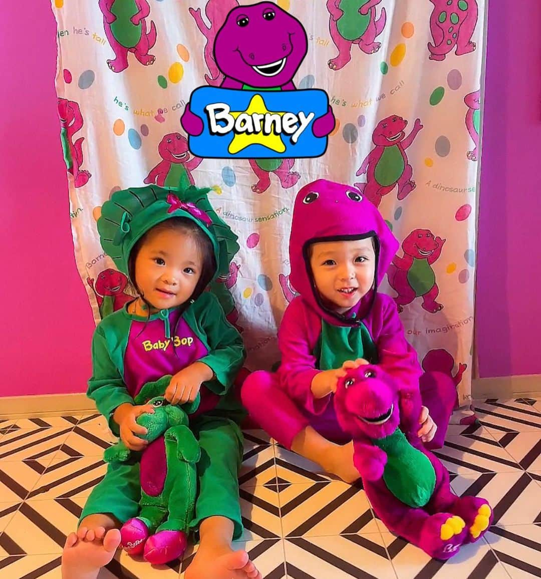 miniさんのインスタグラム写真 - (miniInstagram)「Happy Halloween💜💚 Barney🦖💜💜& BabyBop🥦💚 @musukochanenglish   #barney #babybop #barneyhalloween #barneycostume #barneycosplay #vintagekids #halloween #happyhalloween #ハロウィン #バーニー #バーニーコスプレ #3歳」10月30日 23時05分 - mini.stagram