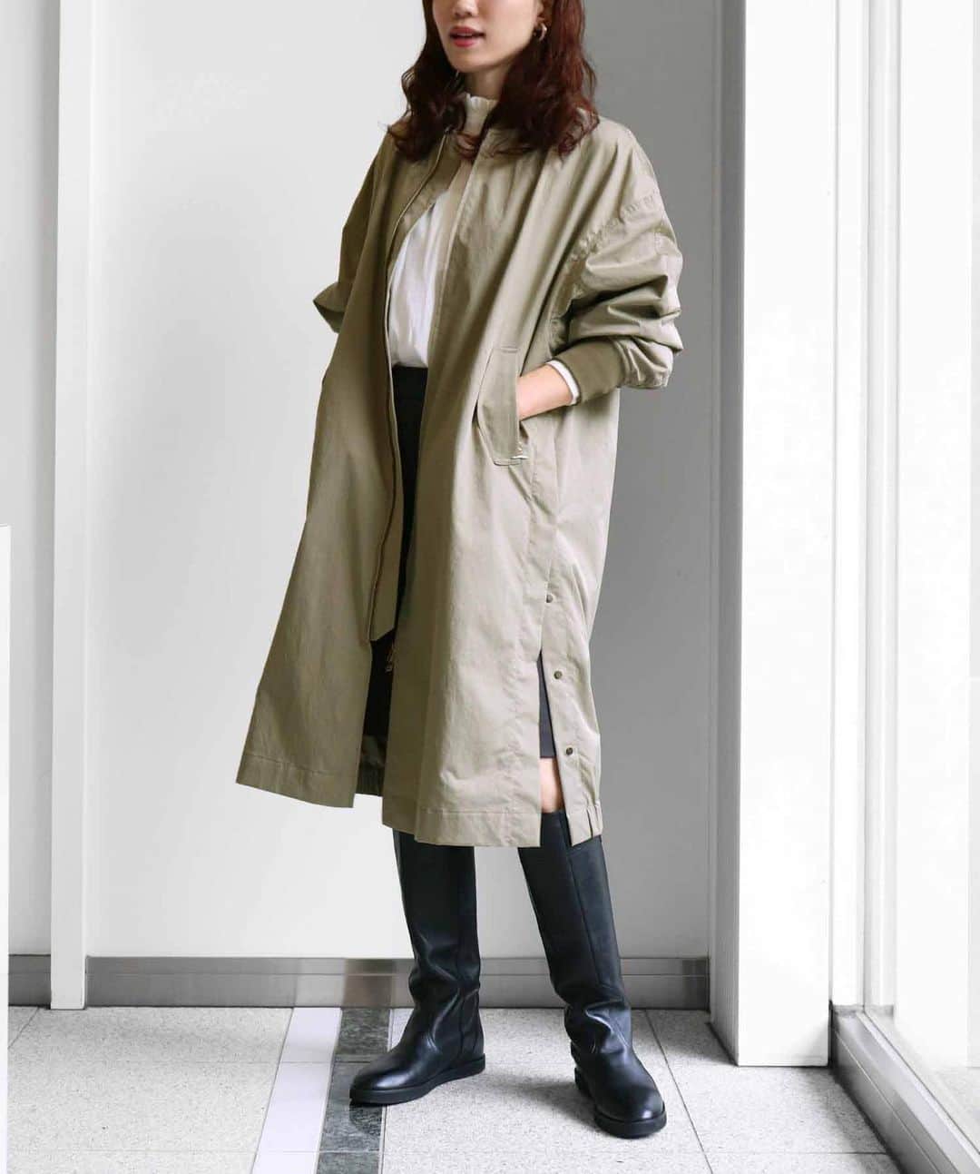 ジネスのインスタグラム：「Jines Outer Collection  10月も終わりに近づき、冬ももう近くまで。  まだ寒くなりきらない気温におすすめのJinesこだわりのロング丈のコートやジレを厳選してご紹介。 大人女性のための上質素材やこだわりデザインをぜひご堪能ください。  ￣￣￣￣￣￣ ■アレルビート加工 MA-1ライクロングブルゾン No. 81330601 ¥29,480(in tax)  ■デタッチスリーブキルトフードコート No. 80325607¥39,600(in tax)  ■ラメファンシーツイードジレ【WEB限定】 No. 80301216 ¥19,580(in tax)  ■リバーシブル シープライクファーロングベスト No. 80308205 ¥24,970(in tax)  ■カルゼダンボール バックフリルジャケット No. 80301239 ¥18,480(in tax)  ￣￣￣￣￣￣￣ 他のアイテムも @jines_official 公式オンラインストアにてご覧頂けます✨  ￣￣￣￣￣￣￣ #jines #ジネス #大人カジュアルきれいめコーデ #きれいめコーディネート #オフィススタイル #大人カジュアルファッション #大人可愛いコーディネート #大人フェミニンコーデ #オトナカジュアルコーデ #スタイルアップコーデ #大人きれいめコーデ #きれいめカジュアルコーデ #春スタイル #大人可愛いファッション #着回しコーディネート #大人カジュアルスタイル #マルチカラーニット #有末麻祐子」