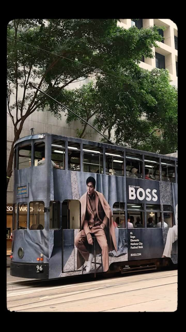 ヒューゴボスのインスタグラム：「BOSSes of the world unite. Our inspiring Fall/Winter campaign had a major impact across the globe #BeYourOwnBOSS」