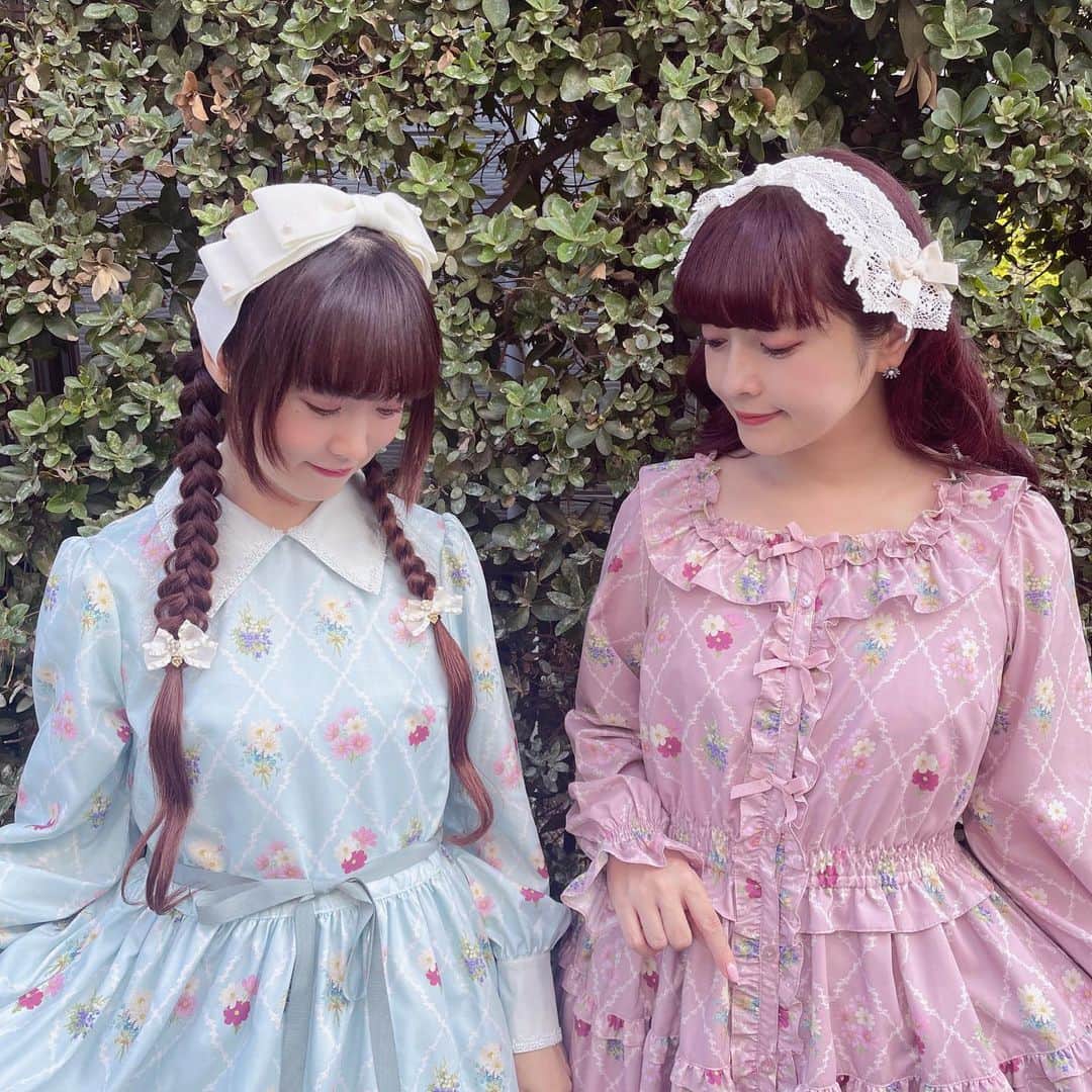 永井杏樹さんのインスタグラム写真 (永井杏樹Instagram)「 アンティークブーケシリーズで 双子コーデ(*´˘`*)♥