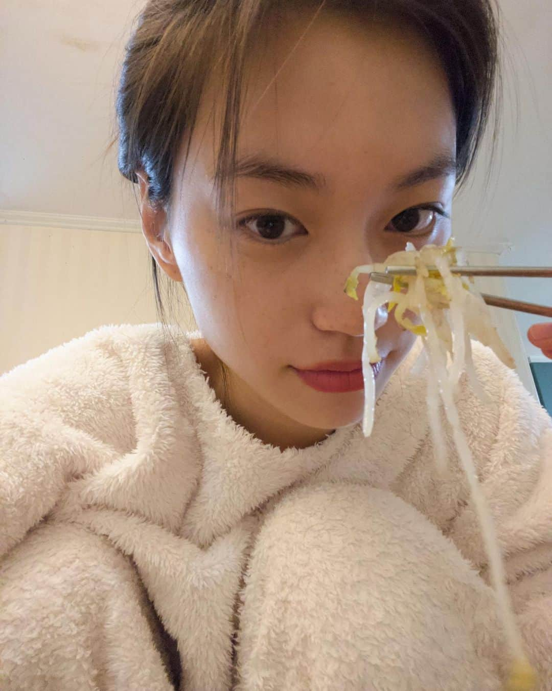 キム・ドヨンさんのインスタグラム写真 - (キム・ドヨンInstagram)「Doyeon Weverse update 🤍」10月30日 23時14分 - weme.doyeon