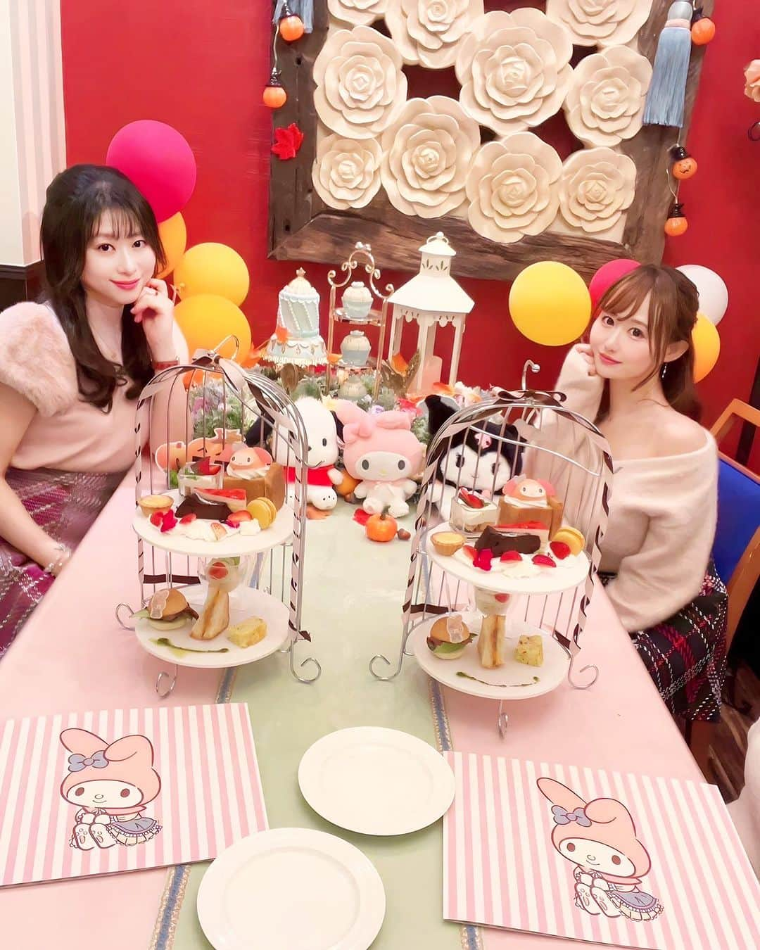 吉田麻衣子のインスタグラム：「先日、サンリオキャラクターズガーデンカフェに行ってきたよ🌈🩷 @gardencafe_ps   はじめましての　えりちゃんと行ったんだけど　私たち誕生日が一緒なせいか、 好きな物や考え方が似ている！😳 楽しく過ごしてきました🩷 #サンリオキャラクターズガーデンカフェ #サンリオ #アフタヌーンティー #パセラ #上野 #cafestagram  #instafood  #instafollow  #instalike #instahappy  #sanrio」