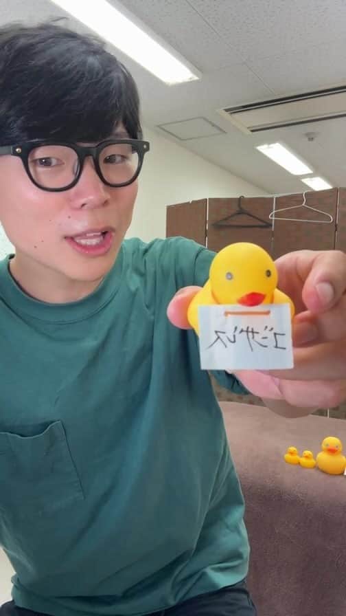 ゆう先生のインスタグラム：「初の質問コーナーが入ったある意味伝説の LIVE！ ❶こんばんわタイム ❷膝の痛み、肘の痛み、自律神経整えるエクササイズ ❸顔のむくみを全て解消エクササイズ ❹質問コーナー」