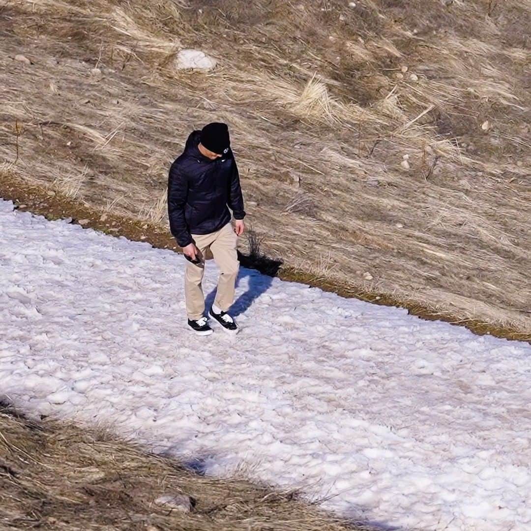 のインスタグラム：「Lightweight warmth (and style in spades). Shop all new jackets, beanies, and pants at the link in bio🔨」