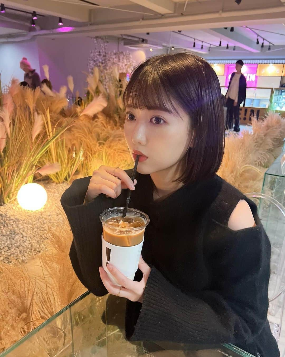 宮瀬彩加さんのインスタグラム写真 - (宮瀬彩加Instagram)「可愛いカフェ見つけて いっぱい写真撮って貰ったの」10月30日 23時31分 - ayaka_miyase