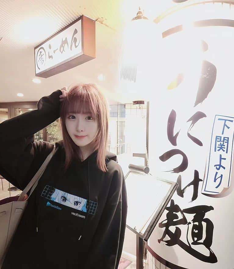 小田桐奈々さんのインスタグラム写真 - (小田桐奈々Instagram)「まる彦らーめんのうにつけ麺おいしかったです☺  パーカーもかわいかろ？☄ （奈々）  #まる彦 #星街すいせい #vaultroom」10月30日 23時34分 - odagirinana