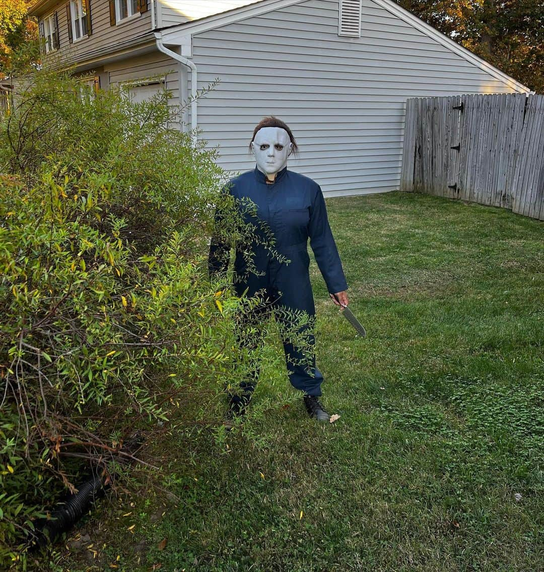 ナイラ・ローズのインスタグラム：「SPOOKTOBER!!!🎃🎃🎃 #costumeaday #31DaysofHalloween  #costume #cosplayer  Day 30  It just wouldn’t be HALLOWEEN without…the boogeyman…  MICHAEL MYERS」