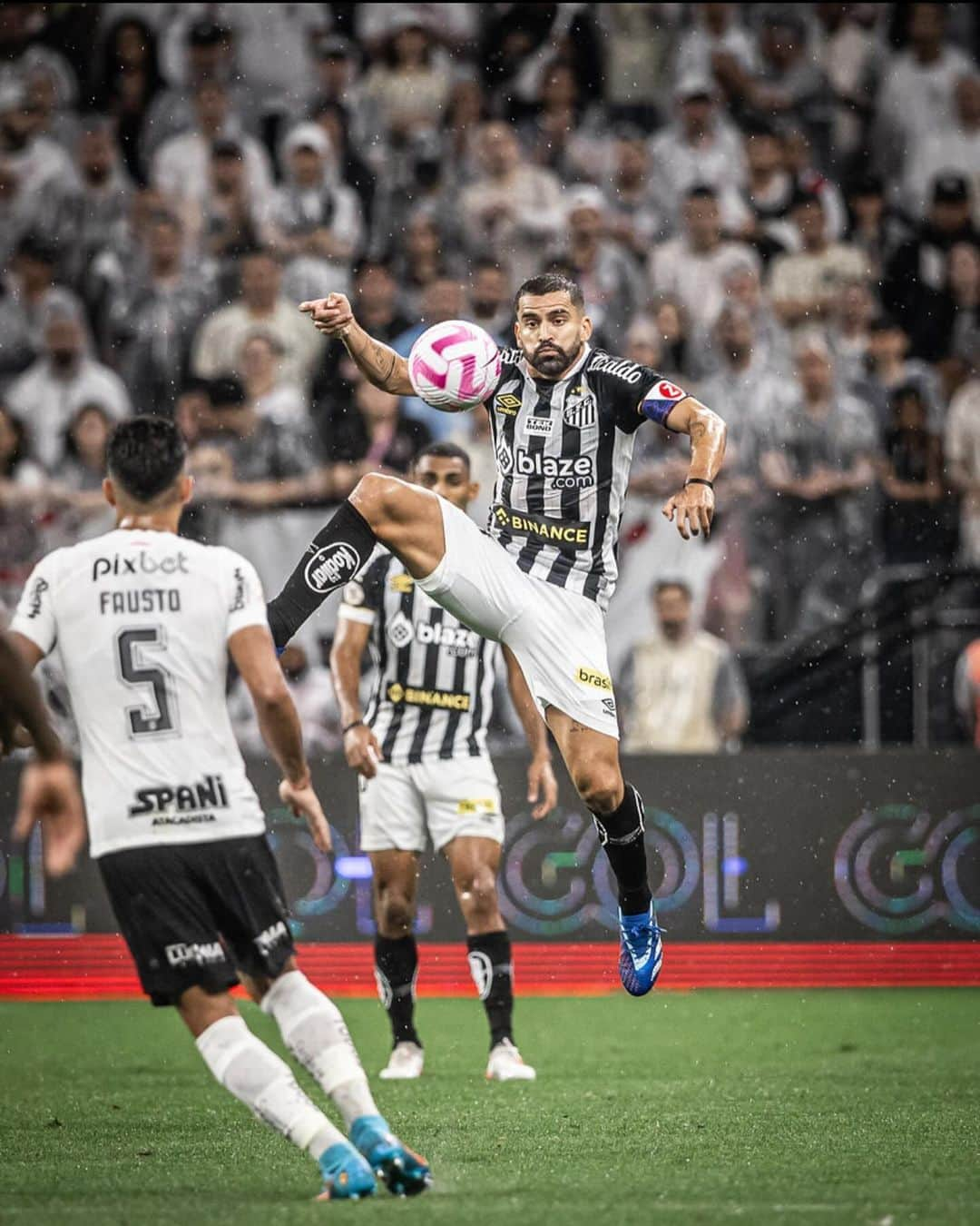 トマス・リンコンさんのインスタグラム写真 - (トマス・リンコンInstagram)「Full-time Corinthians vs Santos 1-1   Clássico alvinegro ⚪️⚫️ +1」10月30日 23時40分 - tomasrincon8