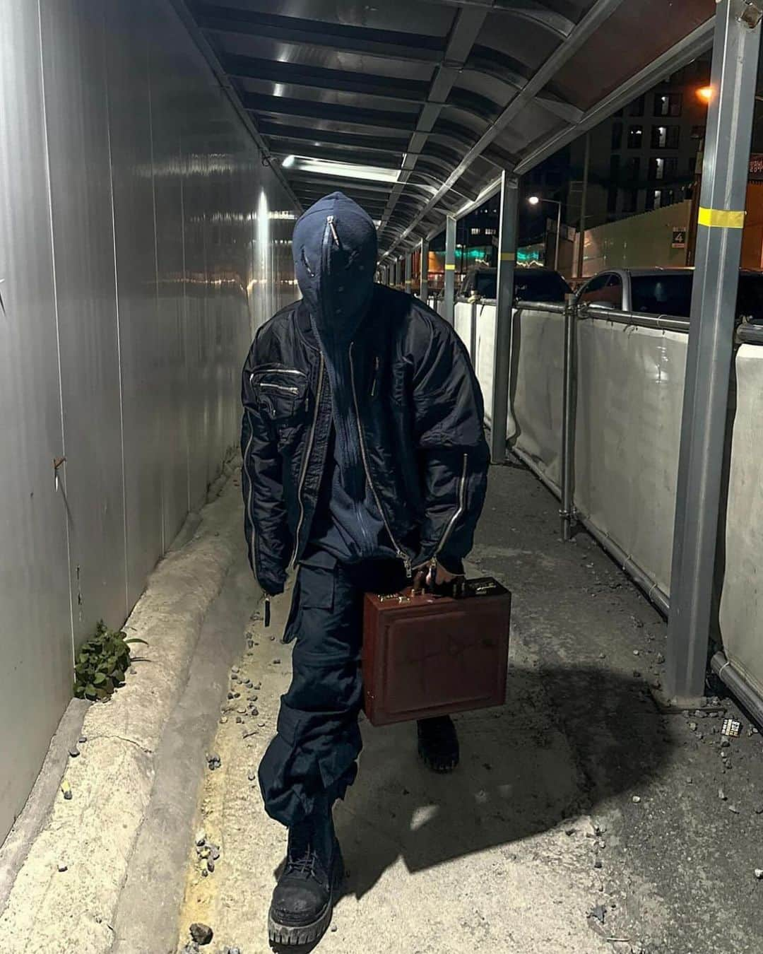 ヴェトモンさんのインスタグラム写真 - (ヴェトモンInstagram)「VETEMENTS BY YOU!  CREDIT: 1 @bleedmboy 2 @jigeumyeogi 3,4 @onfroy_21 5 @insertcomplicatednamehere」10月30日 23時56分 - vetements_official