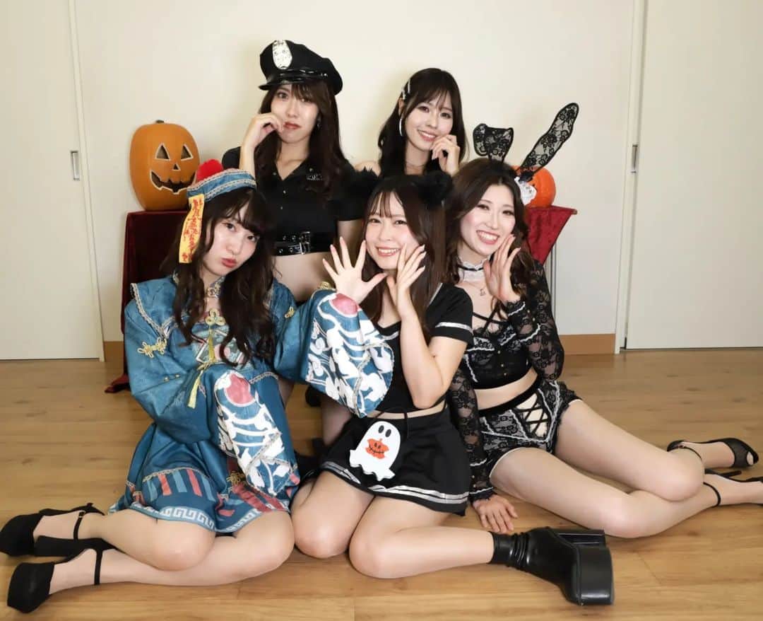 広瀬みくのインスタグラム：「せっかくハロウィン写真いっぱいあるのにハロウィンまでに投稿してなさすぎた🎃   ってことで載せてくよぉぉぉー！   先日のAiwish撮影会にて♡         #ハロウィン #仮装 #コスプレ #ハロウィンコスプレ #キャンギャル #レースクイーン #グラビア #ポートレートモデル #被写体 #撮影会 #可愛い #美女 #脚フェチ #halloween #🎃 #japanesegirl #asiangirls #cosplay #costume #portrait #racequeen #portraitmodel #aiwish」