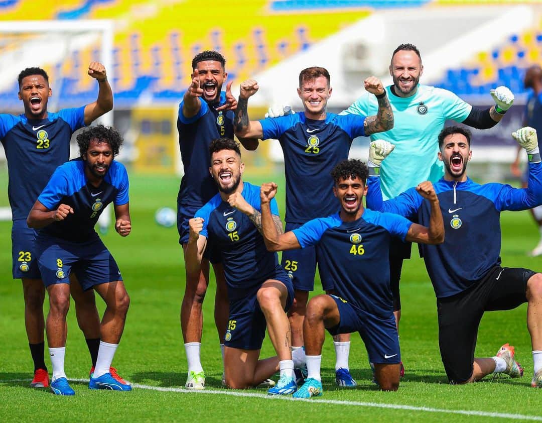 アレックス・ニコラオ・テレスのインスタグラム：「Alegria sempre família 💛💙🤩🤙🏽 #winners」