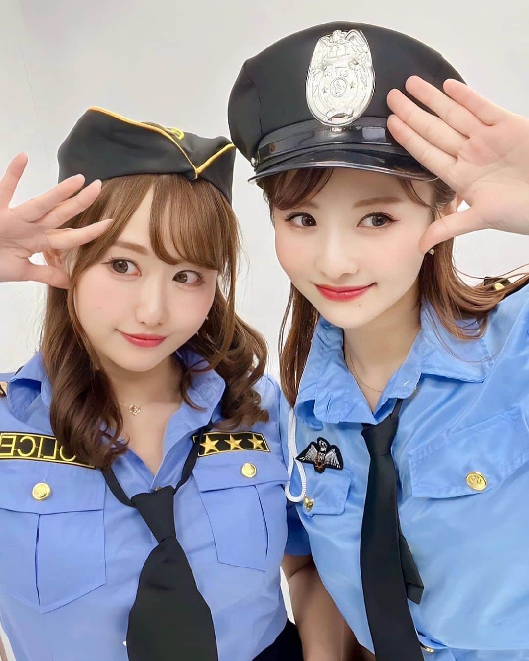 小林真琴のインスタグラム：「. Happy Halloween🎃👻🧟‍♀️🍭💛  #halloween #happyhalloween #police #ポリス #コスプレ #仮装 #警官 #ハロウィン #ハッピーハロウィン #トリックオアトリート」