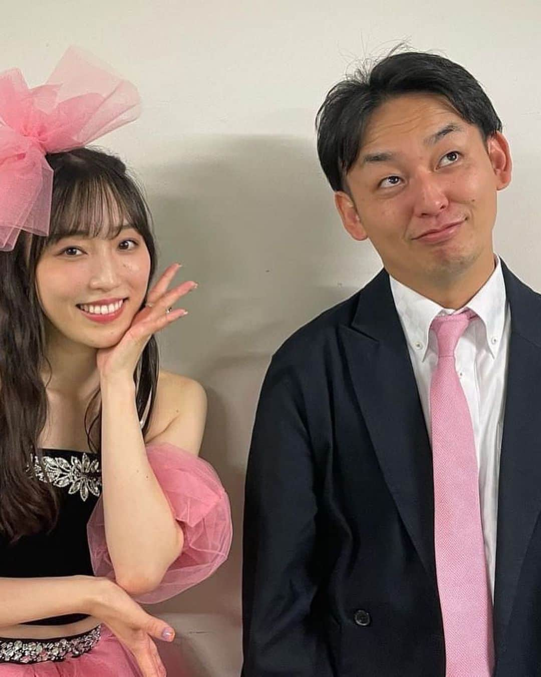 譜久村聖さんのインスタグラム写真 - (譜久村聖Instagram)「『モーニング娘。'23譜久村聖 バースデーイベント 〜MIZUKINGDOMでキラーン✧〜』  ２公演共 幸せな時間をありがとうございました🩷  皆さんの笑顔と 恋ぴんくの会場 幸せに包まれてきました🍬  27歳の一年も輝いていきます！  ピアノ🎹荒幡亮平さん バイオリン🎻有澤一華ちゃん  素敵な演奏に乗せて 「時空を超え 宇宙を超え」を歌えて最高でした♩ 素敵な演奏ありがとうございました✴︎  陰陽師の橋本京明さん🔮 ありがとうございました✨ いつも動画を拝見させていただいて まさかお会いできると思っていなかったので、本当に幸せでした😂  観に来てくれた皆🩷 えりぽん、あかねちん、しおりん (出番終わった後に一華ちゃんも🩵) 写真撮ったり沢山応援してくれたり 本当にありがとう(*´`*) 心強かったよ✊🏻 ̖́-‬  松岡茉優さんも来ていただけたんです😭 お会い出来ると思ってもなかったので、あのサイリウムを掲げてた方が松岡さんだったとは😂 ありがとうございます！  YOSHIKO先生💃 今回のレッスン、YOSHIKO先生にしていただきました⭐︎⭐︎ 星好きだから〜ってプレゼントありがとうございました🎁  司会の鈴木啓太さん！ 今年もありがとうございました✨ 啓太さんも橋本京明さんファンになりましたね！！！！  そして お昼の公演に中澤裕子さん 夜の公演につんく♂さんから メッセージをいただきました。 泣きそうなくらい嬉しかったです…！  本当にありがとうございました🥂  沢山の方に囲まれて幸せいっぱいの一日になりました、 27歳もスッペシャルな1年になりますように！  #morningmusume23 #モーニング娘 #morningmusume #モーニング娘23 #譜久村聖 #バースデーイベント #27歳」10月30日 23時56分 - mizuki_fukumura.official