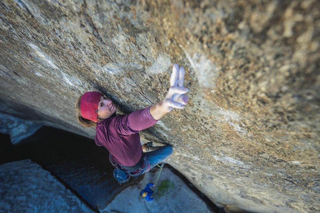 バーバラ・ザンガールさんのインスタグラム写真 - (バーバラ・ザンガールInstagram)「BD athlete @babsizangerl sends Meltdown (5.14c/8c+) ✅ claiming the fourth ascent since @bethrodden established the route 15 years ago! Babsi is the first woman to repeat the iconic testpiece.  “I am so happy that I finally sent this route!! Such an amazing line. I think it was the hardest trad line I have done so far. It felt hard for the grade.   For me, it was a real mental battle. I had to reduce my gear to a minimum to save some power, because to get through the crux was always a low percentage. It was not even close to 50/50 that my foot stuck on the tiny mini-edge. My foot slipped so many times. When I got past this hard sequence today I knew that it was my chance; I had to keep it together. But it is still not over there. The upper part of the route was still very hard, and very tricky to place the final micro-nut. I almost fell off on the last two hard moves.  Such an iconic line and big thanks to Beth Rodden for the inspiration, you are a legend!”  📸: @neilson.ben」10月30日 23時57分 - babsizangerl