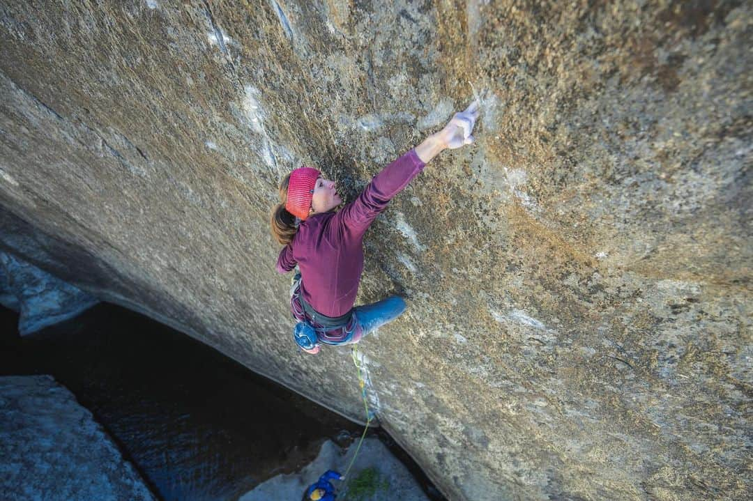 バーバラ・ザンガールさんのインスタグラム写真 - (バーバラ・ザンガールInstagram)「BD athlete @babsizangerl sends Meltdown (5.14c/8c+) ✅ claiming the fourth ascent since @bethrodden established the route 15 years ago! Babsi is the first woman to repeat the iconic testpiece.  “I am so happy that I finally sent this route!! Such an amazing line. I think it was the hardest trad line I have done so far. It felt hard for the grade.   For me, it was a real mental battle. I had to reduce my gear to a minimum to save some power, because to get through the crux was always a low percentage. It was not even close to 50/50 that my foot stuck on the tiny mini-edge. My foot slipped so many times. When I got past this hard sequence today I knew that it was my chance; I had to keep it together. But it is still not over there. The upper part of the route was still very hard, and very tricky to place the final micro-nut. I almost fell off on the last two hard moves.  Such an iconic line and big thanks to Beth Rodden for the inspiration, you are a legend!”  📸: @neilson.ben」10月30日 23時57分 - babsizangerl