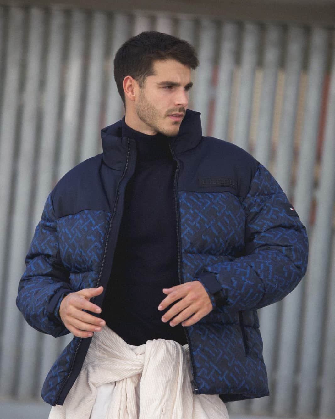 Tommy Hilfigerのインスタグラム：「Can’t go wrong with a turtleneck and a puffer in this weather @meeeeeeeel_ #PufferSeason」
