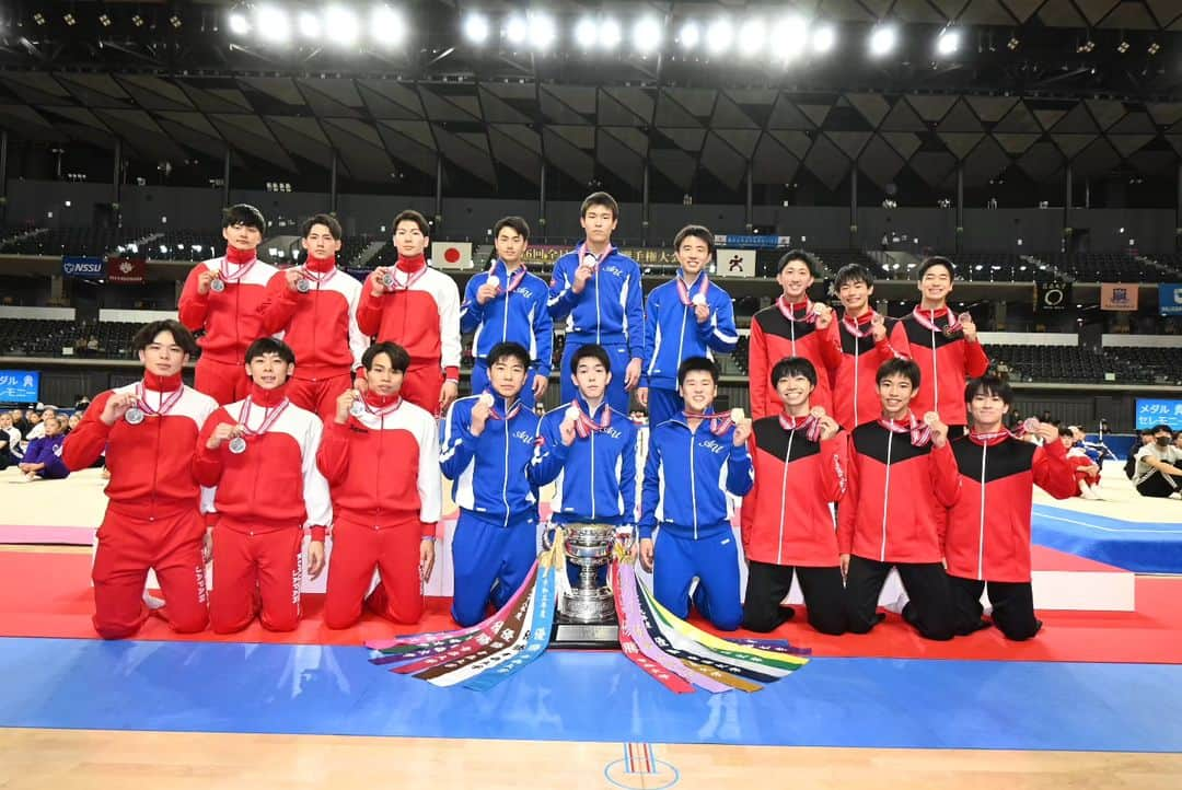 日本体操協会のインスタグラム：「第76回全日本新体操選手権大会🇯🇵10/29 * 男子団体結果 1位　#青森大学　 2位　#国士舘大学　 3位　#大垣共立銀行OKB体操クラブ　 4位　#福岡大学　 5位　#熊本県立芦北高等学校　 6位　#北海道恵庭南高等学校　 7位　#青森山田高等学校　　 8位　#花園大学　 　 大会情報ページ👉️ https://www.jpn-gym.or.jp/rhythmic/event/34999/  #全日本新体操選手権 #2023RGALLJAPAN #新体操 #rhythmicgymnastics #男子新体操 #mensrhythmicgymnastics」