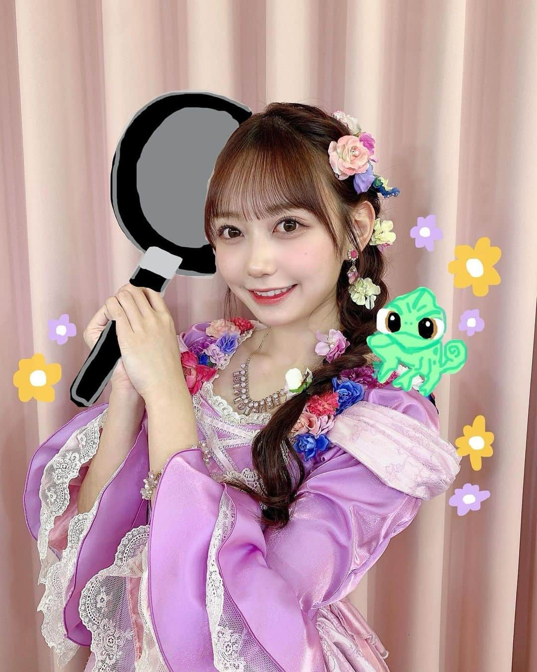 大盛真歩のインスタグラム：「💜👸🏼‪‪🐸🏰✨️  𓂃 𝕙𝕒𝕡𝕡𝕪  𝕙𝕒𝕝𝕝𝕠𝕨𝕖𝕖𝕟‪ 𓂃   #ラプンツェル  #塔の上のラプンツェル  #ラプンツェルヘア  #ディズニー  #ディズニーハロウィン  #ハロウィン  #ハロウィンコスプレ  #仮装  #コスプレ  #プリンセス  #ヘアアレンジ  #お絵描き  #instagood  #instadaily  #photo  #disney  #halloween  #rapunzel  #rapunzelhair  #longhair」