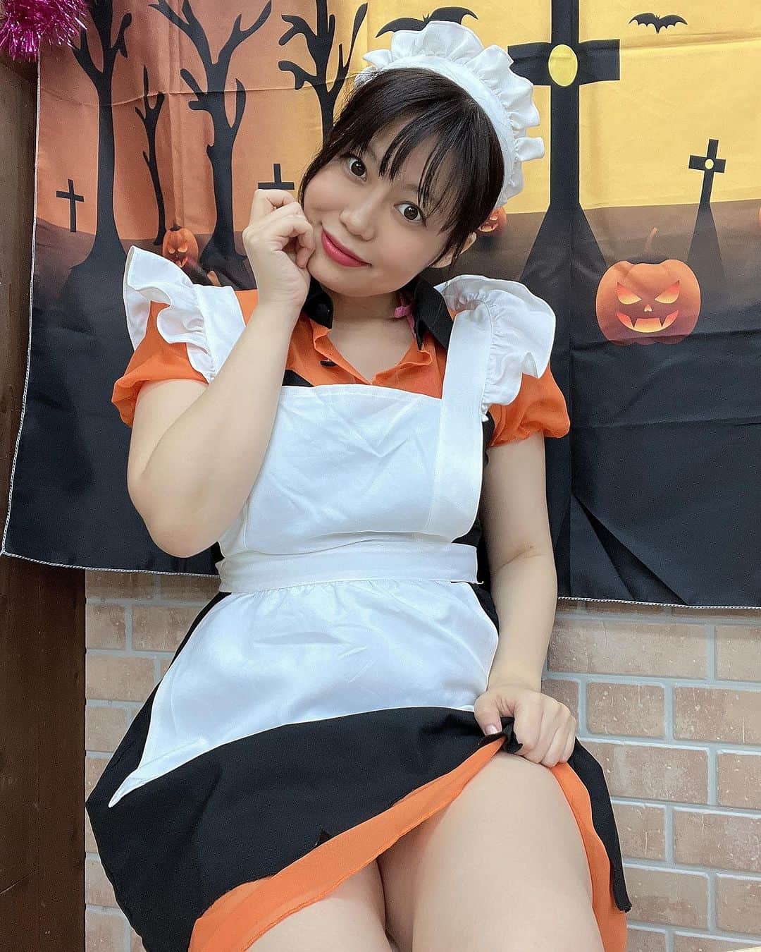 のインスタグラム：「今日は朝食で昨日の周年祭の差し入れ焼肉丼や鰻を大量に食べたけどランチバイキングにも行ってしまった🤤  #ハロウィン」
