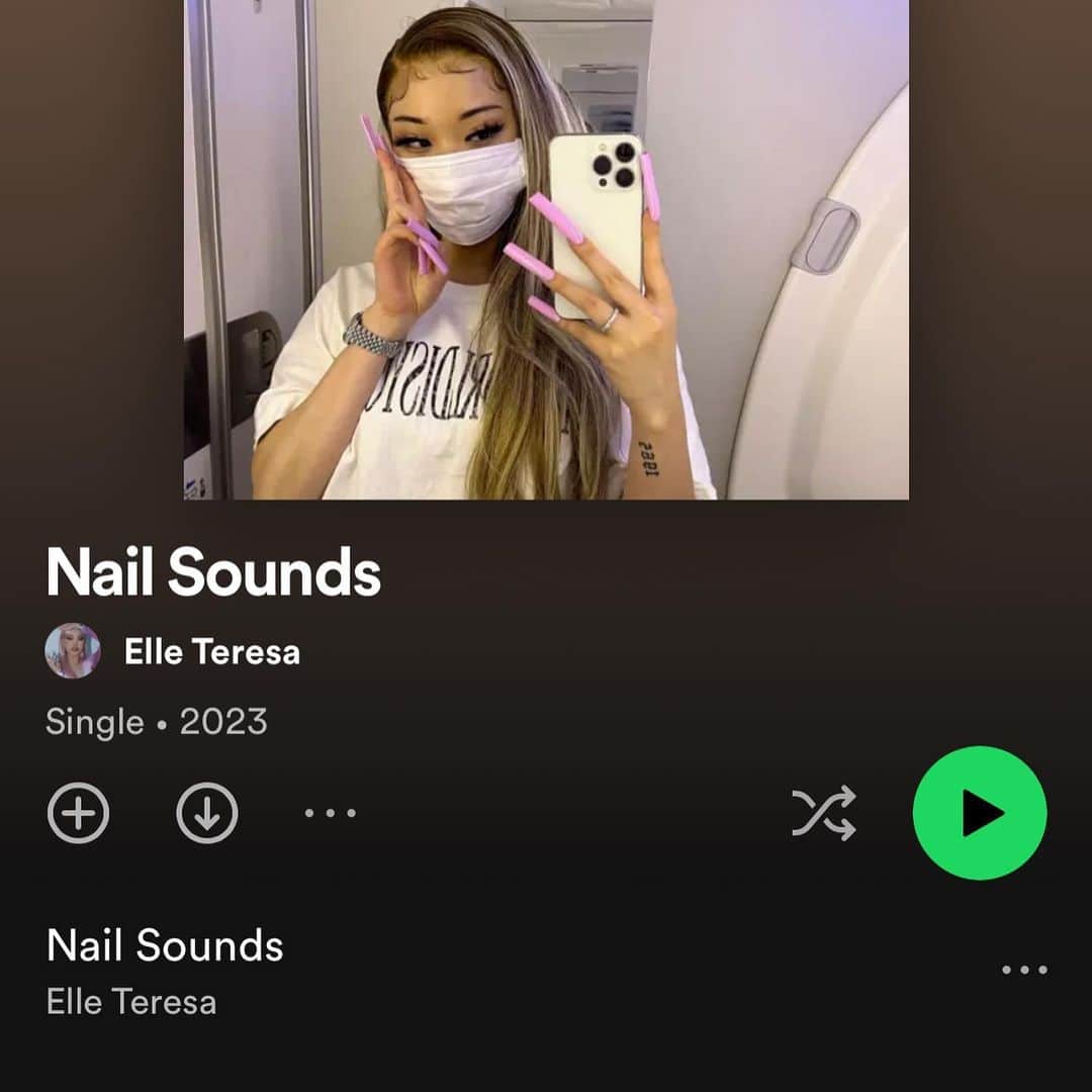 Elle Teresaさんのインスタグラム写真 - (Elle TeresaInstagram)「Nail Sounds out now💅😜 #Nailsounds」10月31日 0時10分 - elleteresa_