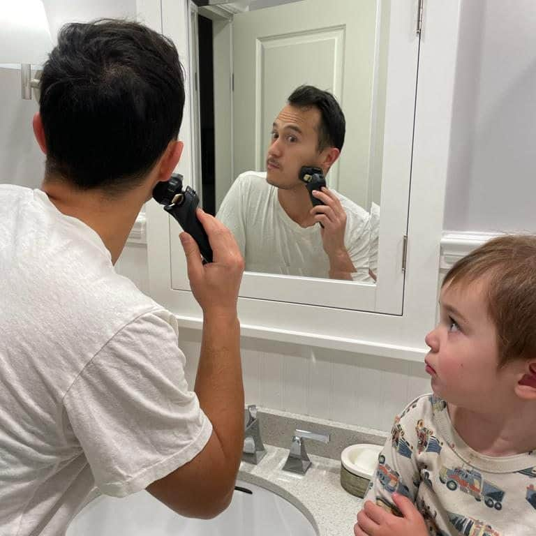 パトリック・チャンさんのインスタグラム写真 - (パトリック・チャンInstagram)「Always enjoy these moments, calm or otherwise. A pep talk and a clean and comfortable shaving experience with @Panasonic keeps me looking good. Whether for full shave or a quick trim. The result is a gentle shave with no irritation. #shave #grooming #Panasonic #sponsored」10月31日 0時14分 - pchan31