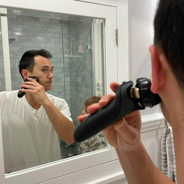 パトリック・チャンさんのインスタグラム写真 - (パトリック・チャンInstagram)「Always enjoy these moments, calm or otherwise. A pep talk and a clean and comfortable shaving experience with @Panasonic keeps me looking good. Whether for full shave or a quick trim. The result is a gentle shave with no irritation. #shave #grooming #Panasonic #sponsored」10月31日 0時14分 - pchan31