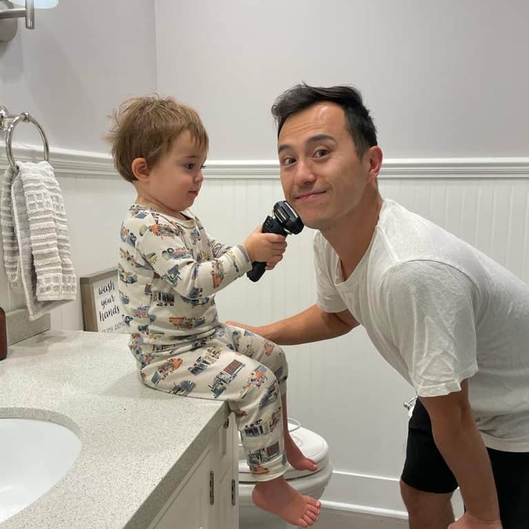パトリック・チャンのインスタグラム：「Always enjoy these moments, calm or otherwise. A pep talk and a clean and comfortable shaving experience with @Panasonic keeps me looking good. Whether for full shave or a quick trim. The result is a gentle shave with no irritation. #shave #grooming #Panasonic #sponsored」