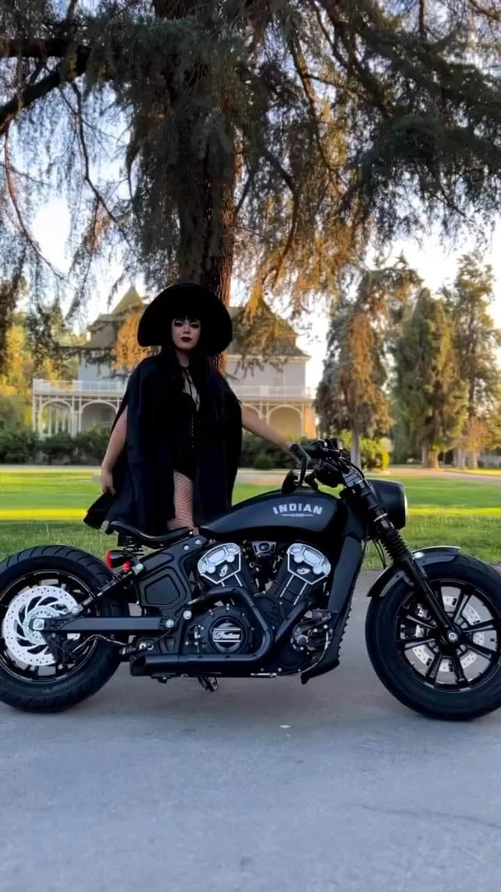 epidemic_motorsのインスタグラム：「Revving my broom 🧹 @star_bobber_11  #IndianScoutBobber  #IMRambassador   : : : : : : : : : #indianmotorcycle #indianmotorcycles #indianscout #indianscoutbobber #indianscoutbobber2018 #scoutbobber #spookygirls #motobabe #bikerbabe #bobberbrothers #girlswhoridemotorcycles#viral #motorcycle #spookyszn #indiandarkhorse #horror #imcvideocontest #ghostface #trending #indianmotorcycleworld  #tiktok #reelsinstagram #bobberbuild #bobberstyle #bobberbuild #spookyseason #reels #réel」