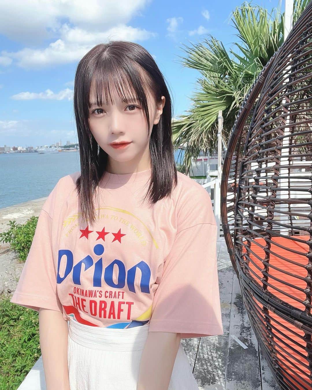 のインスタグラム：「🍦 ⁡ こんばんは〜 ⁡ これは眩しそうなひなみ💆‍♀️ ⁡ ⁡ 今日は、沖縄でメンバーと美味しいステーキ食べたのち たくさんお土産買って東京に帰ってきました！ ⁡ 4日間天気も良く過ごしやすくて美味しいもの たくさん食べられて楽しかった〜！！☺️ ⁡ 次は1週間くらい滞在したいな(?) ⁡ そして飛行機って何回乗ってもわくわくしますね✈️ もっと飛び回りたいな〜〜☁️ ⁡ 夜ご飯は温野菜で1人しゃぶしゃぶしました🐷 ⁡ ⁡ あした❕ ⁡ 『HEROINES HALLOWEEN』 📍豊洲PIT 10:00開場/10:30開演 🎤14:20-14:45 🗣15:00-16:00(B) ⁡ 『キニハロ！2023』 📍WOMB LIVE 18:30開場/19:00開演 🎤19:55-20:20 🗣終演後 ⁡ 昼はハロウィン衣装 夜はコスプレです🥳 ⁡ どちらも回収してもらえたら嬉しいです👻 お時間合う方おまちしてますー！ ⁡ ⁡ ⁡ 🐓今週のイベント🐓 ⁡ 3日(金)『生明祭』📍明治大学 4日(土)『行く先、手羽先 仙台公演』📍enn 2nd 5日(日)『行く先、手羽先 神奈川公演』📍横浜MMブロンテ ⁡ ⁡ ⁡ 月曜日おつかれさま🍵 またあしたー！」