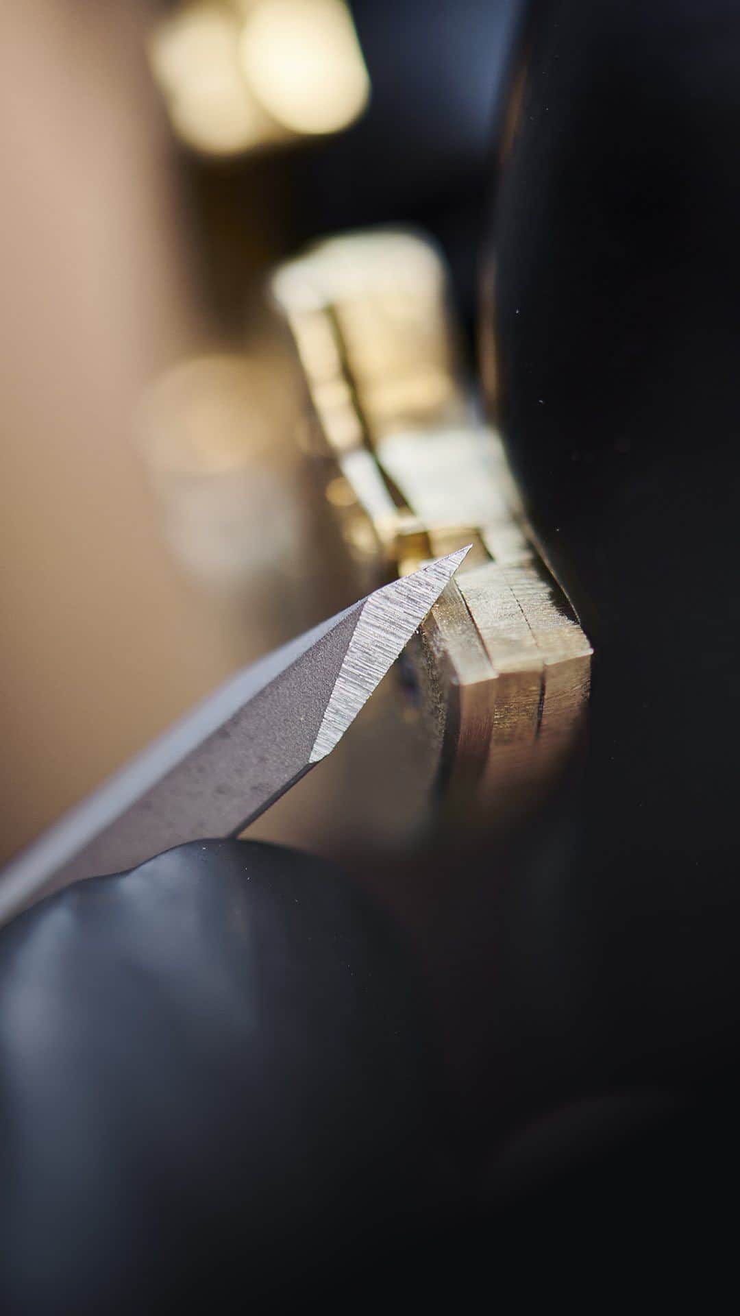 フレデリックコンスタントのインスタグラム：「Bevelling is a type of finishing where we soften and polish a 90 degree angle on the edge of a watch part to a 45 degree angle. Once formed, the angle will be softened with a wooden buff with sandpaper glued on it, next up we will pre-polish the angle with another buff and a finer sandpaper. As last, there will be the final step, the polishing. It is done by rubbing gentiane wood with diamond paste over the angle. Work on a bridge can take up to 11 hours.  #ManufactureCollection #Tourbillon #Meteorite #SavoirFaire #Craftmanship #LuxuryWatch #HauteHorlogerie」
