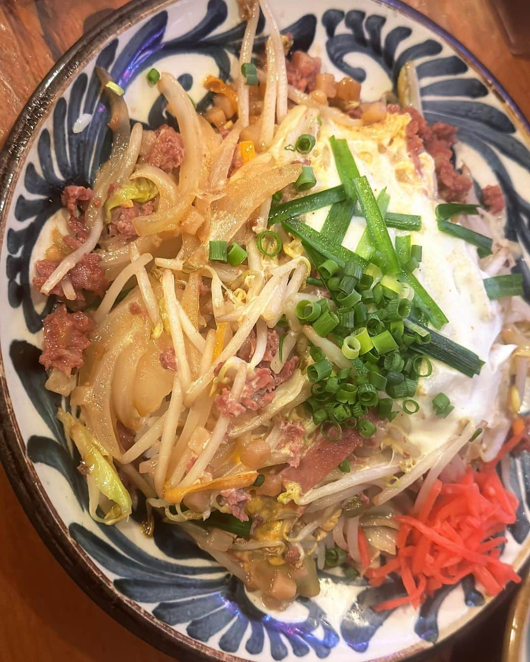 ますぶちさちよさんのインスタグラム写真 - (ますぶちさちよInstagram)「沖縄料理🍳 毎秒食べたいしいつでも沖縄に行きたい〜〜〜寒いの嫌だ〜〜〜 沖縄のチャンポンはご飯だって知らなかったよ😳美味しかった！  #大食い女　#沖縄料理　#グルメ　#ソーキそば」10月31日 0時33分 - sachiyomasubuchi___