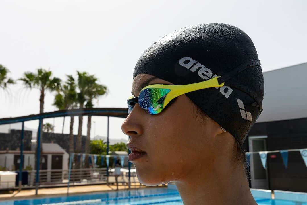 arenausaのインスタグラム：「The anti fog technology is already in the goggles - no sprays or gels needed 🌟💧  #cobras #arena #swim #goggles #planetwater #arenausa #arenawaterinstinct」