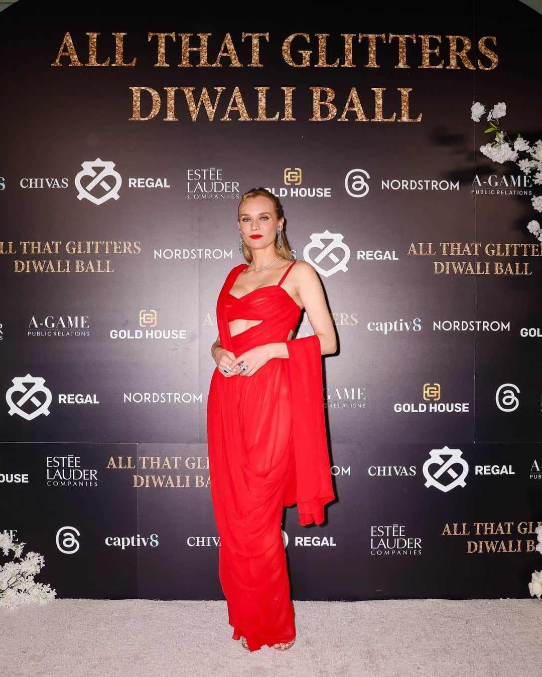 プラバルグルンさんのインスタグラム写真 - (プラバルグルンInstagram)「Divine Diane⁠ ⁠ @dinaekruger wears Atelier Prabal Gurung Scarlet Chiffon Draped Sari Gown to the All That Glitters Diwali Ball @thepierreny⁠ ⁠ Photos by @dianekruger @voguemagazine @bfa」10月31日 10時00分 - prabalgurung