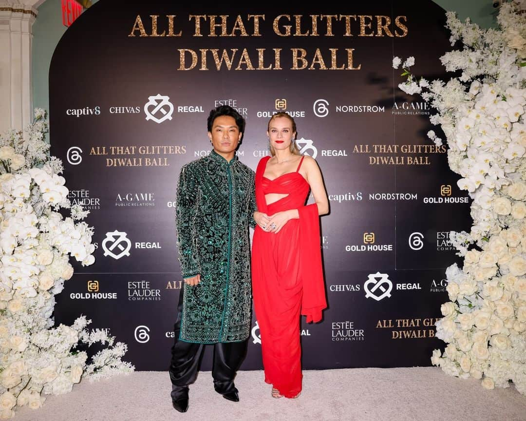 プラバルグルンさんのインスタグラム写真 - (プラバルグルンInstagram)「Divine Diane⁠ ⁠ @dinaekruger wears Atelier Prabal Gurung Scarlet Chiffon Draped Sari Gown to the All That Glitters Diwali Ball @thepierreny⁠ ⁠ Photos by @dianekruger @voguemagazine @bfa」10月31日 10時00分 - prabalgurung