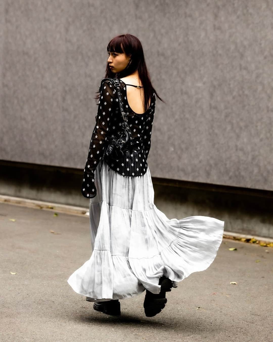 のインスタグラム：「Name: 天野ユリヤ⁠ Age: 21⁠ Occupation: 学生⁠ ⁠ Tops #SORIN⁠ Skirt #FUMIETANAKA⁠ Bag #BALENCIAGA⁠ Shoes #STUDIOUS⁠ ⁠ Photo by @shogomorishita⁠ ⁠ #スナップ_fs #fashionsnap #fashionsnap_women」