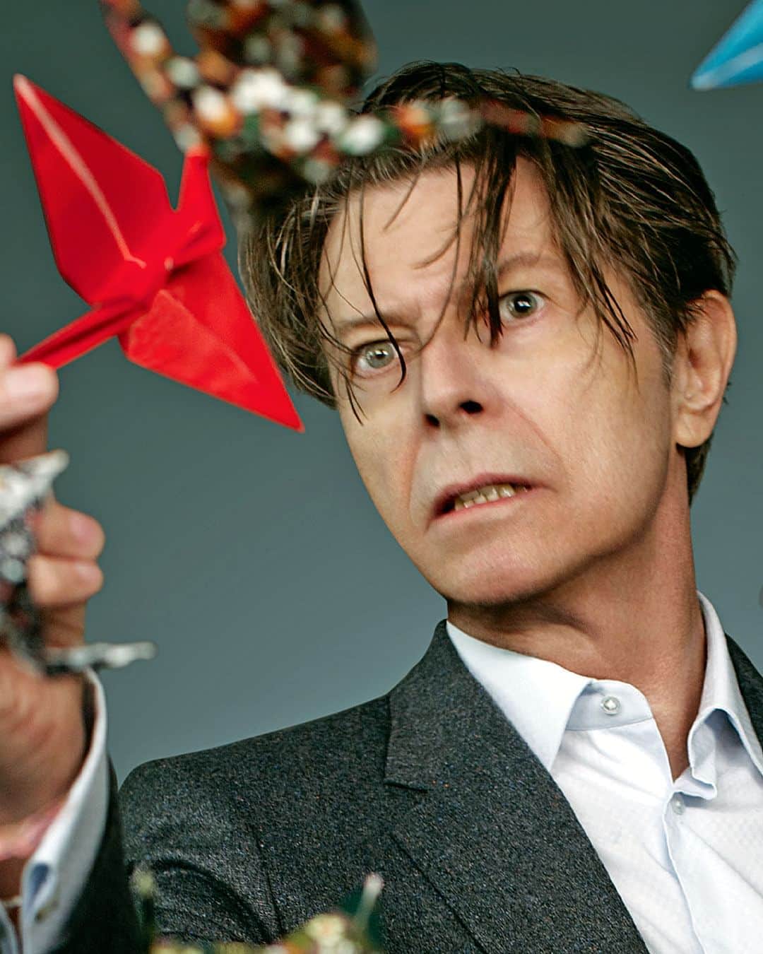 デヴィッド・ボウイのインスタグラム：「WHEN NME RELAUNCHED WITH AN EXCLUSIVE BOWIE COVER  “Me, I'm fresh on your pages...”  Ten years ago this month (12th October, 2013), NME magazine launched a new look with a special Bowie 12-page cover feature.  Under the headline: “David Bowie He’s back…again! ” the feature included the following...  Personal portraits of The Man Who Owned The Year, by: James Murphy, Faris Badwan, Trent Reznor, St Vincent, Black Francis and Irvine Welsh.  The stunning Bowie cover was another NME exclusive taken by Jimmy King. Hat’s off to him for so many great portraits of DB that year.  Here’s a bit from NME editor Mike Williams on the new look popular music weekly...  “You could call the changes to NME a redesign, but we prefer to think of it as a reinvention. And in the spirit of reinvention, only one artist could grace this week’s cover: David Bowie. David Bowie is the cosmic umbilical cord that connects the past, present and future of music. The new NME aims to be the definitive guide to all the above.”  Impressive 60" x 40" billboard posters featuring the Bowie cover barely survived the onslaught from ambitious fans hoping to remove them in one piece.   #BowieNME」