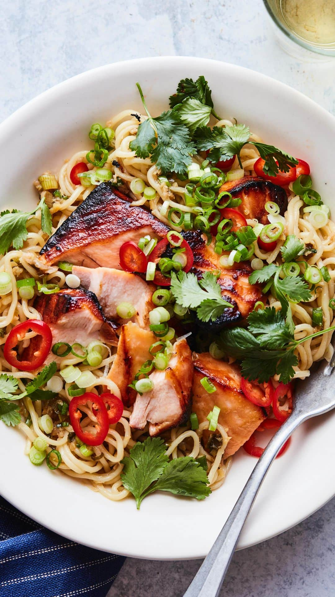 Gaby Dalkinのインスタグラム：「Miso Salmon + Garlic Noodles in 25 minutes plus my boss weighed in」