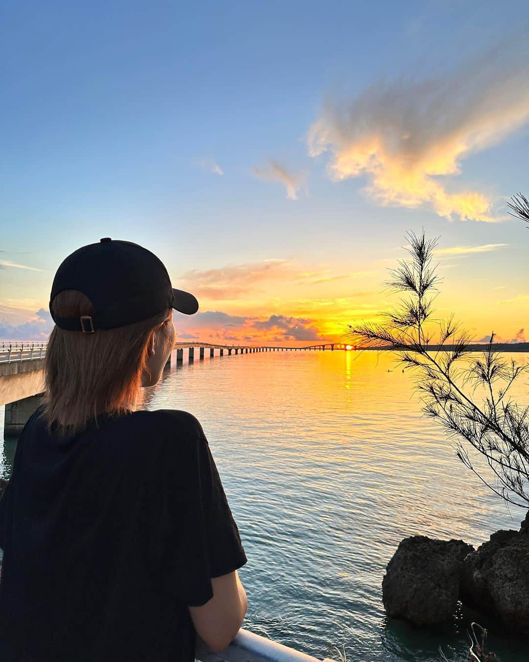 FukamizuYukina さんのインスタグラム写真 - (FukamizuYukina Instagram)「_ 昨日の夕陽もすっごい綺麗やったけど 宮古島で見たサンセットが綺麗すぎたのも 最高やったなあと😭🧡💛✨✨ #earthing #miyakoisland #miyakojima #宮古島 #伊良部大橋 #サンセットビーチ」10月31日 10時11分 - peitaro72